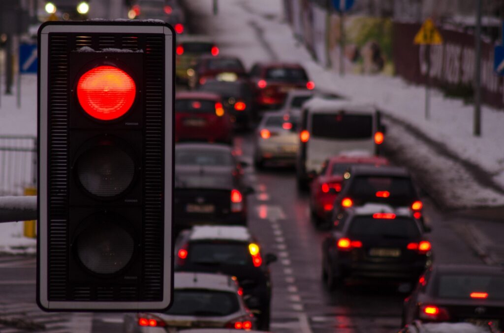 Foto rood licht met verkeer