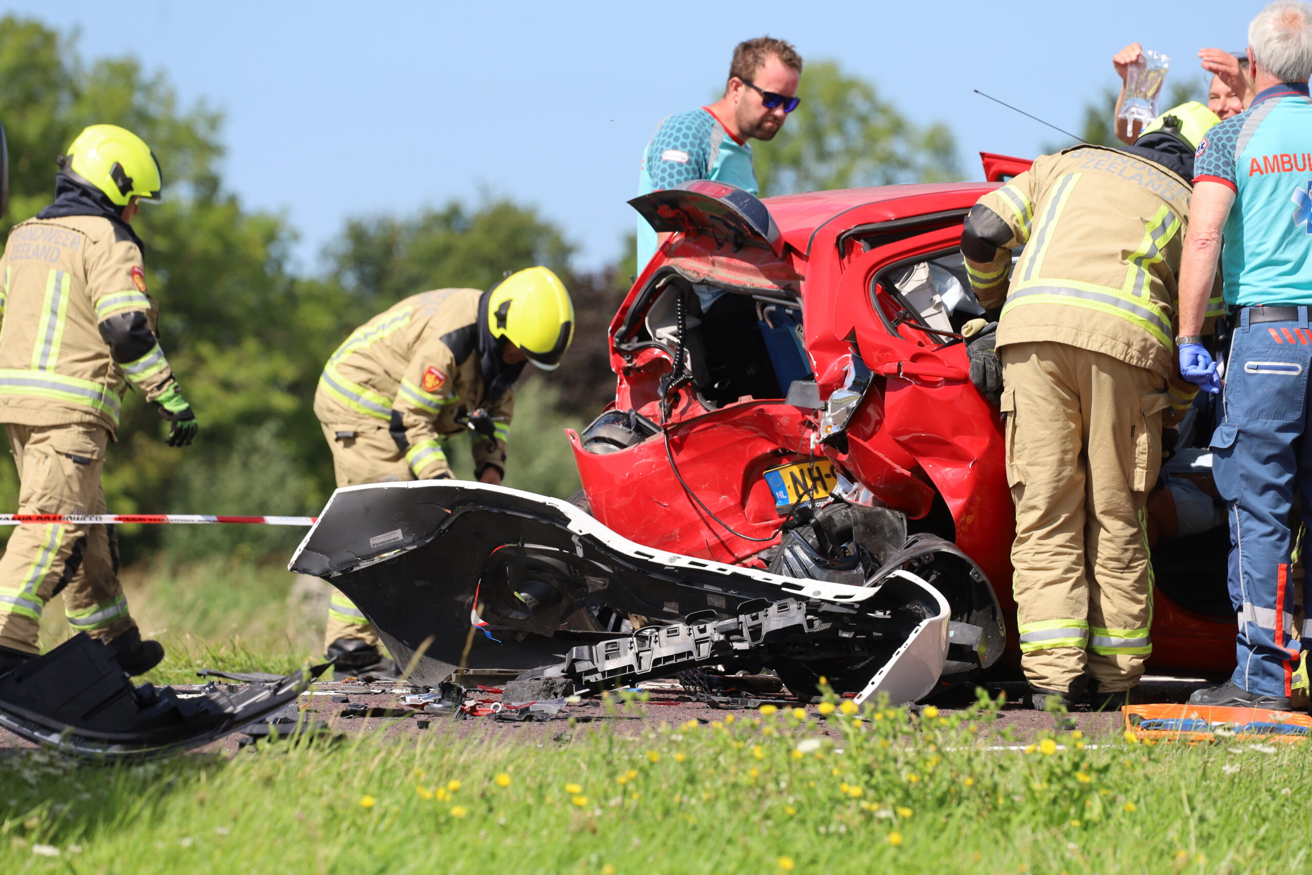 Weg bezaaid met puin na ingeval op N57, minstens één gewonde, weg gesloten