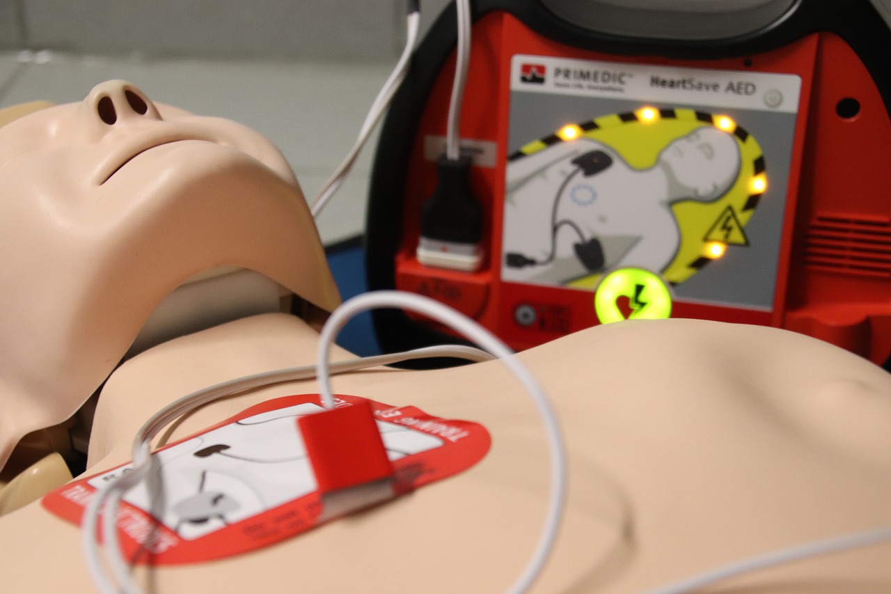 Kosteloos AED-controles op ‘Restart a Heart Day’ bij BHV Training Zeeland