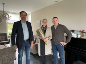 wethouder-tuk-op-bezoek-bij-pleeggezin