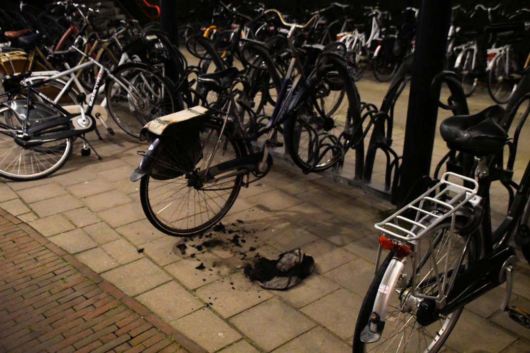 Fietstas in brand Spoorstraat Oost-Souburg