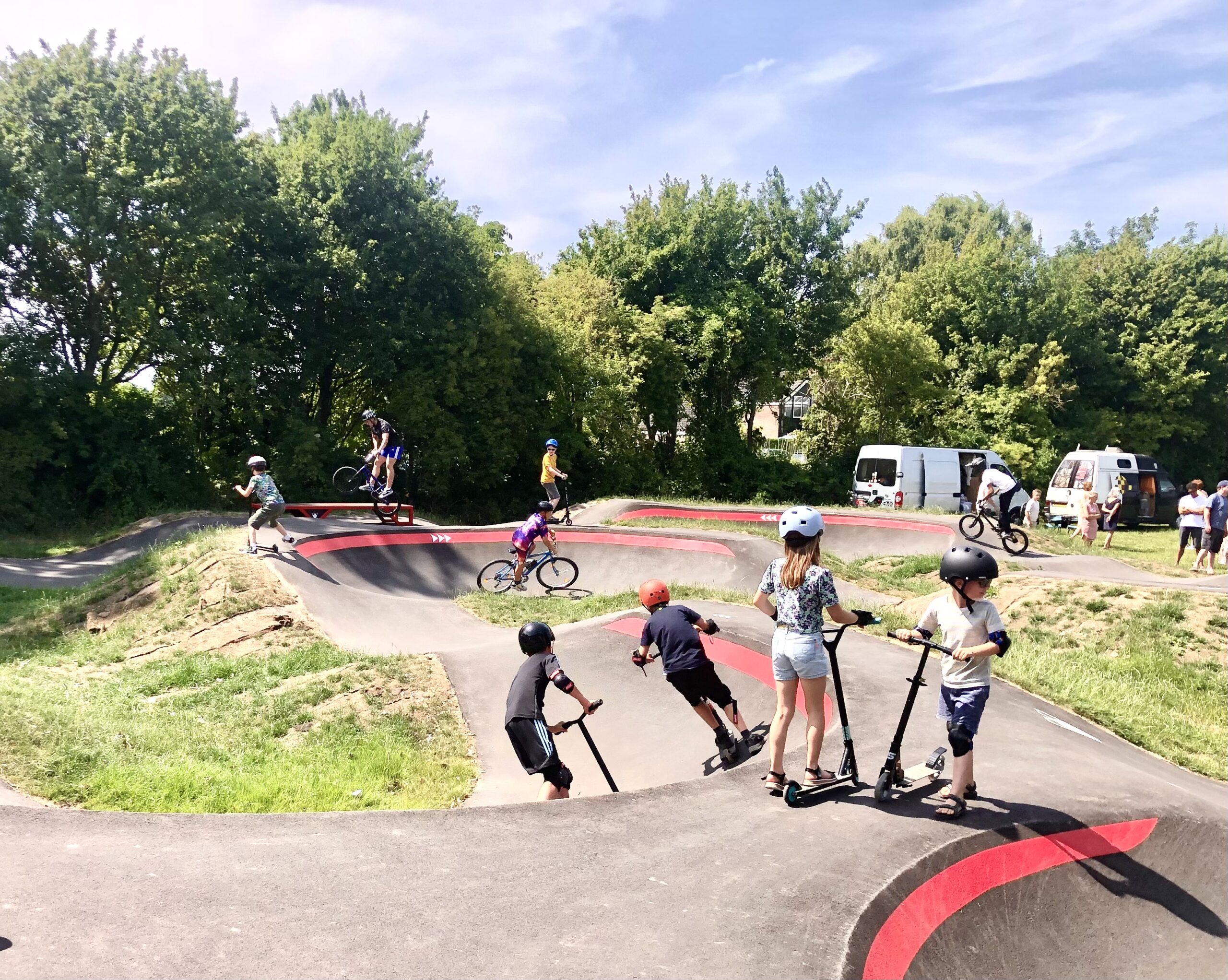 🎥 Koudekerkse jeugd superblij met eigen pumptrack