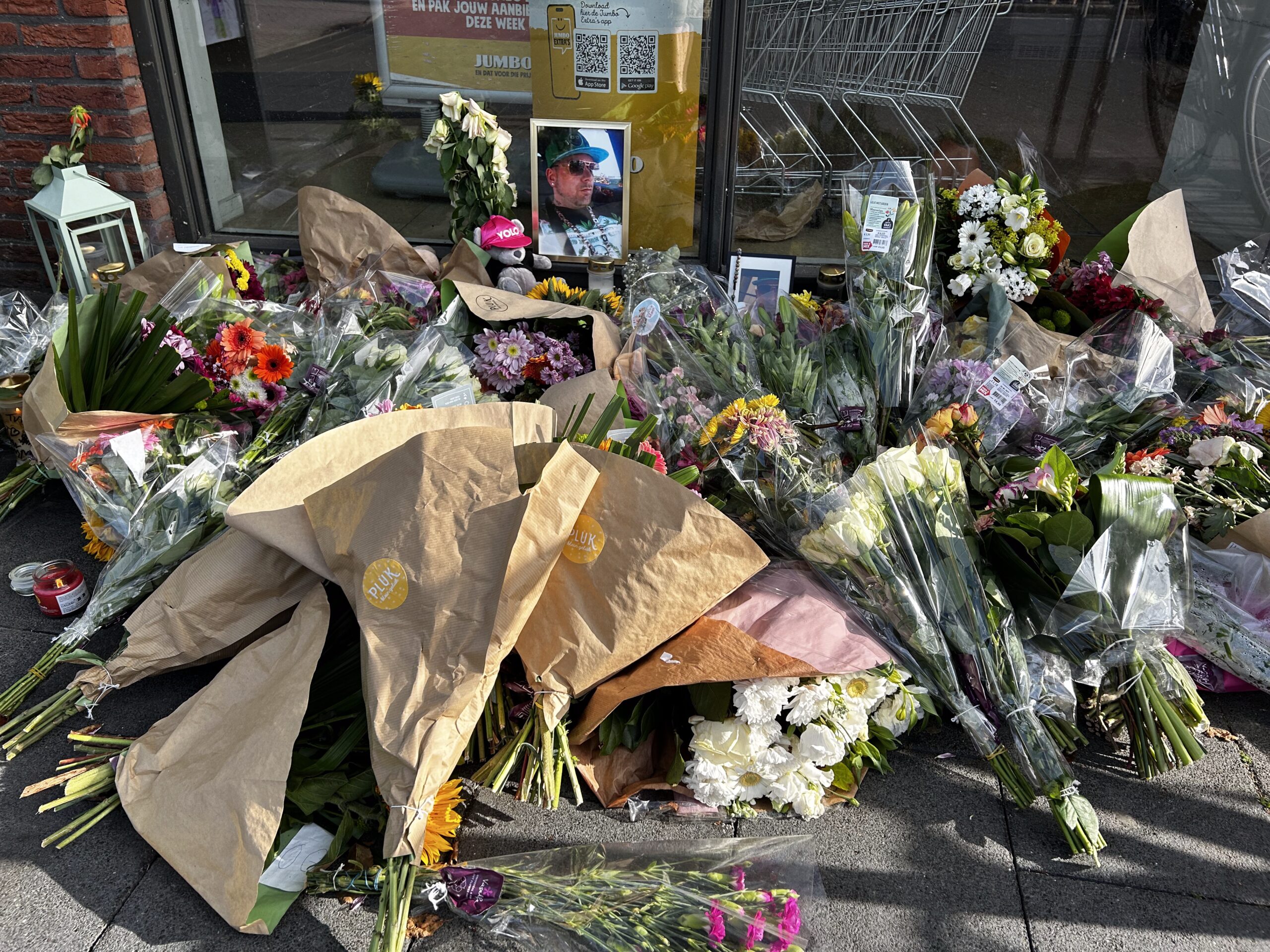 Bijeenkomst in stadhuis en stille tocht na schietpartij