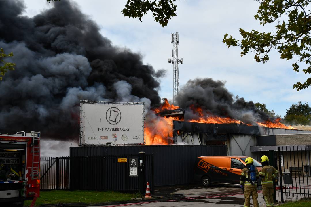 Ook naastgelegen bedrijf getroffen door grote brand Bliek