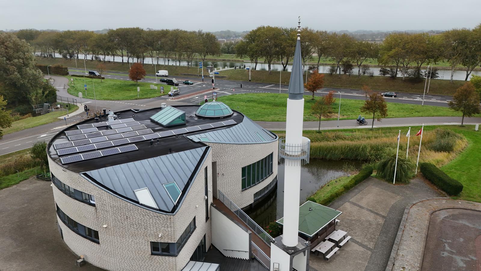 Politie onderzoekt discriminerende uitingen bij moskee Middelburg