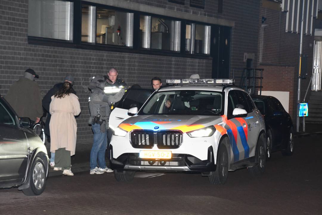 Arrestatieteam houdt twee personen aan in hotel Vlissingen