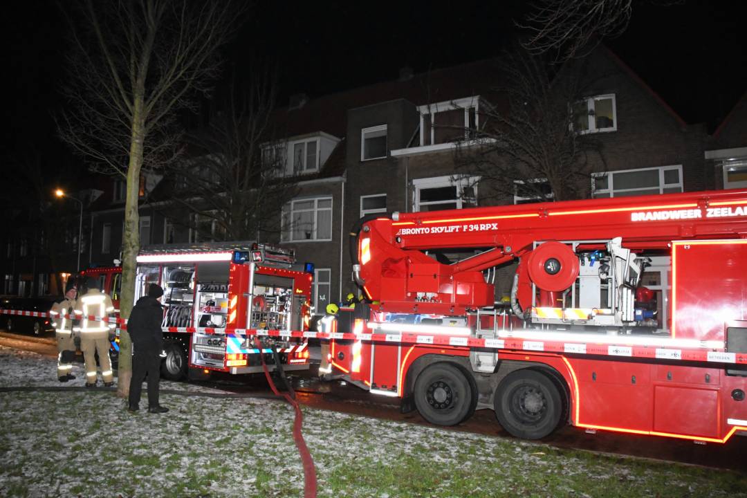 Bewoner ademt rook in bij brand in portiekwoning Vlissingen