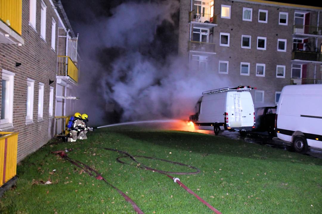 Twee auto’s in brand Vlissingen
