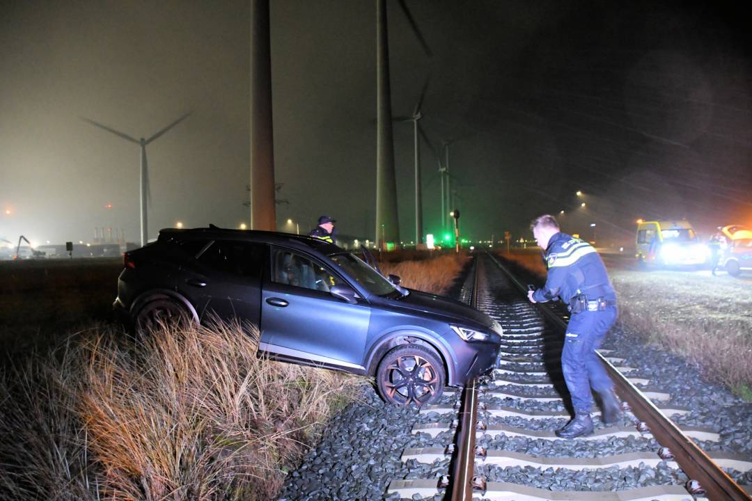 Automobilist gaat op avontuur in haven Vlissingen-Oost