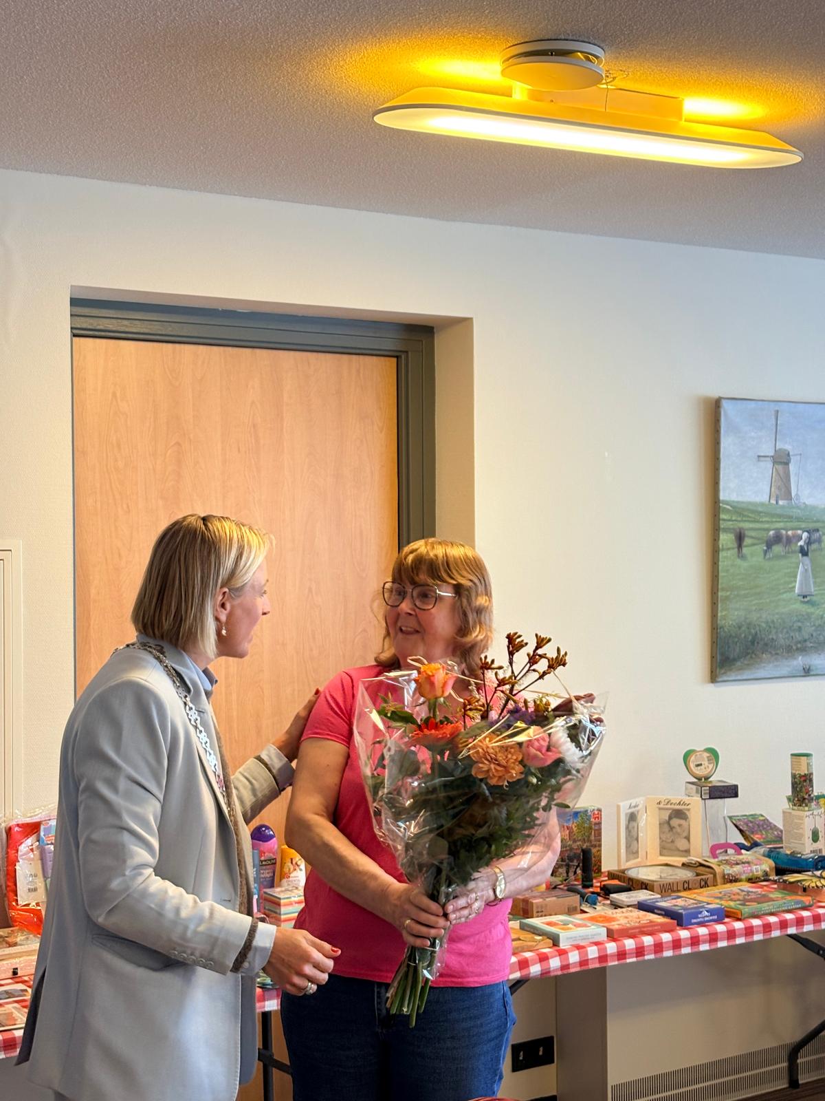 Marja Verhage krijgt Veerse onderscheiding