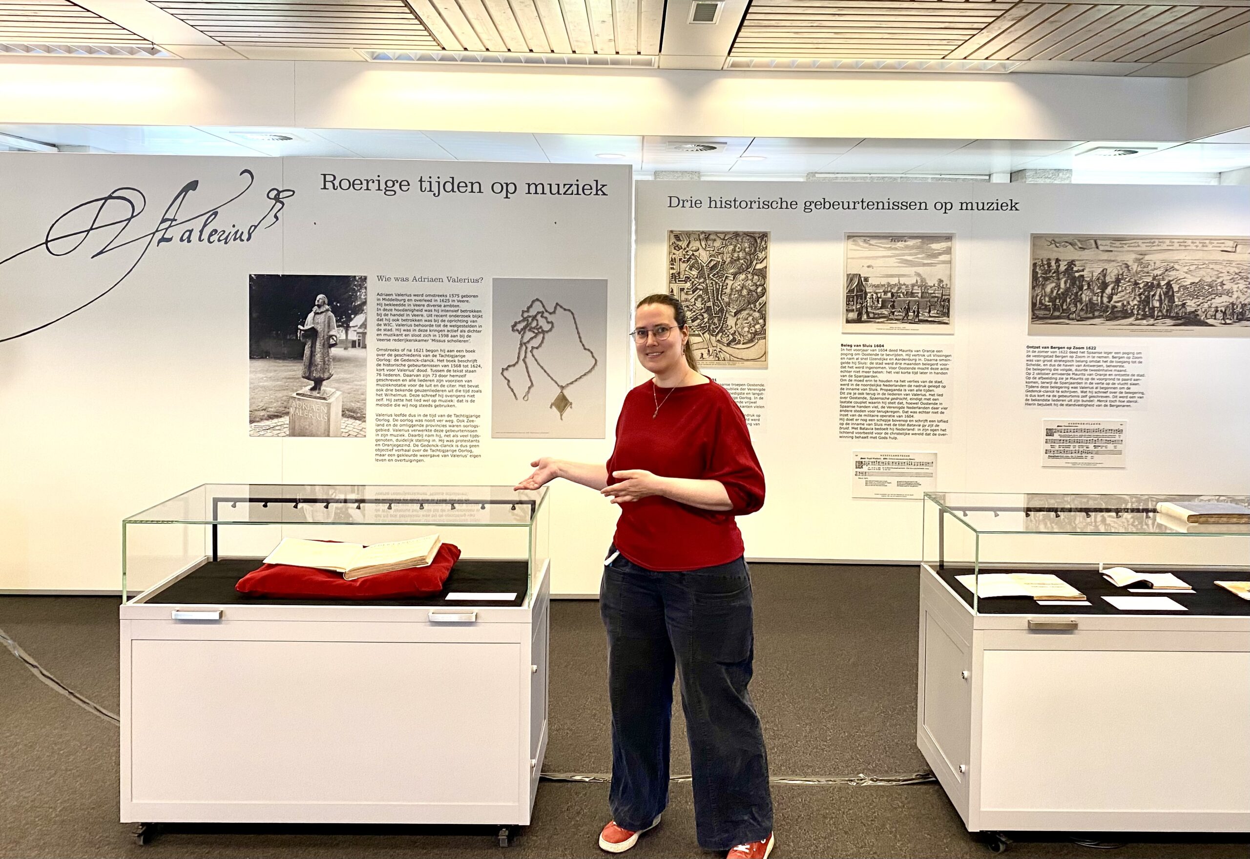 Eeuwenoud boek met Het Wilhelmus pronkstuk expositie ZB