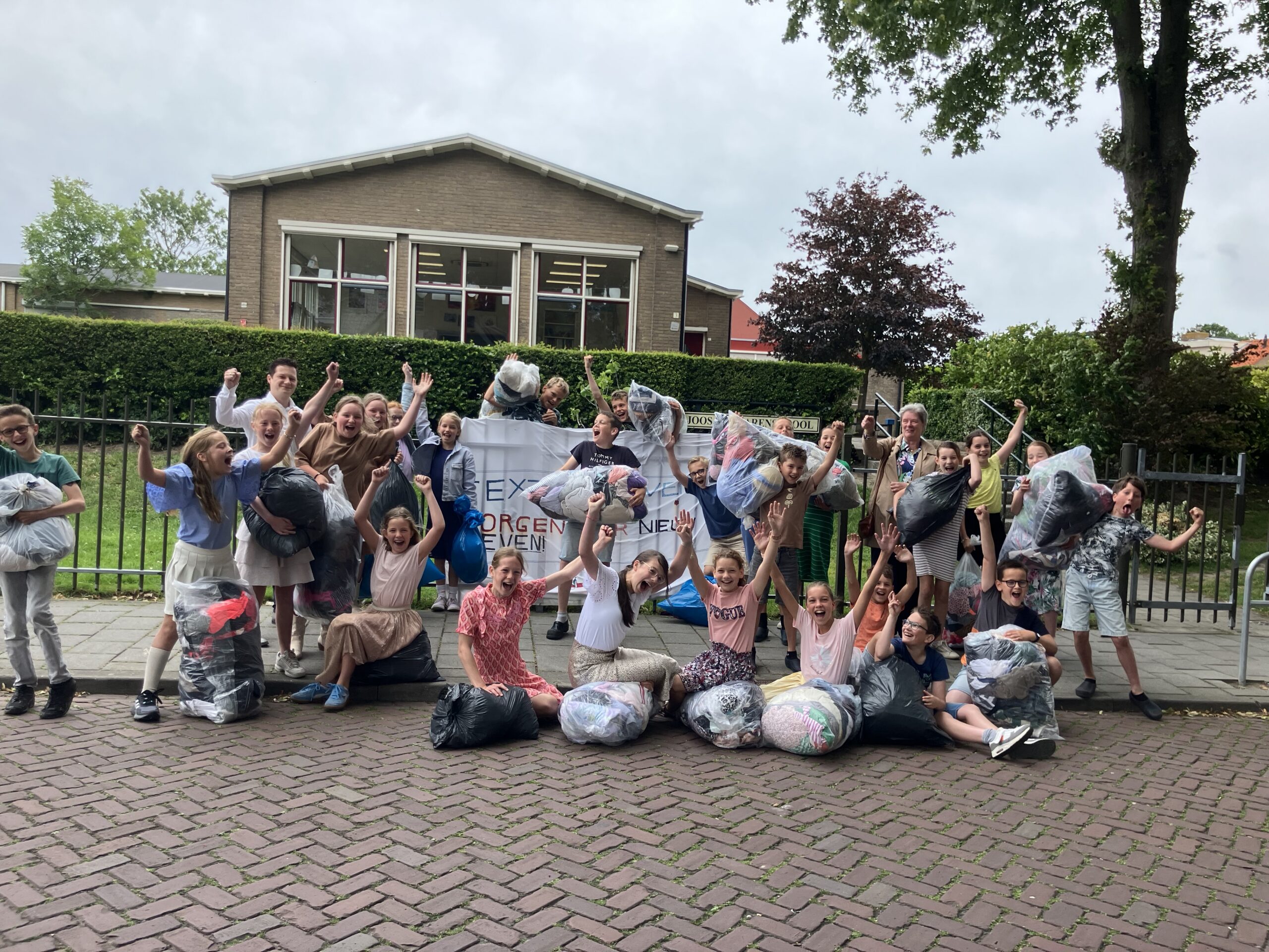 Ruim 12.000 kilo textiel ingezameld door basisscholen