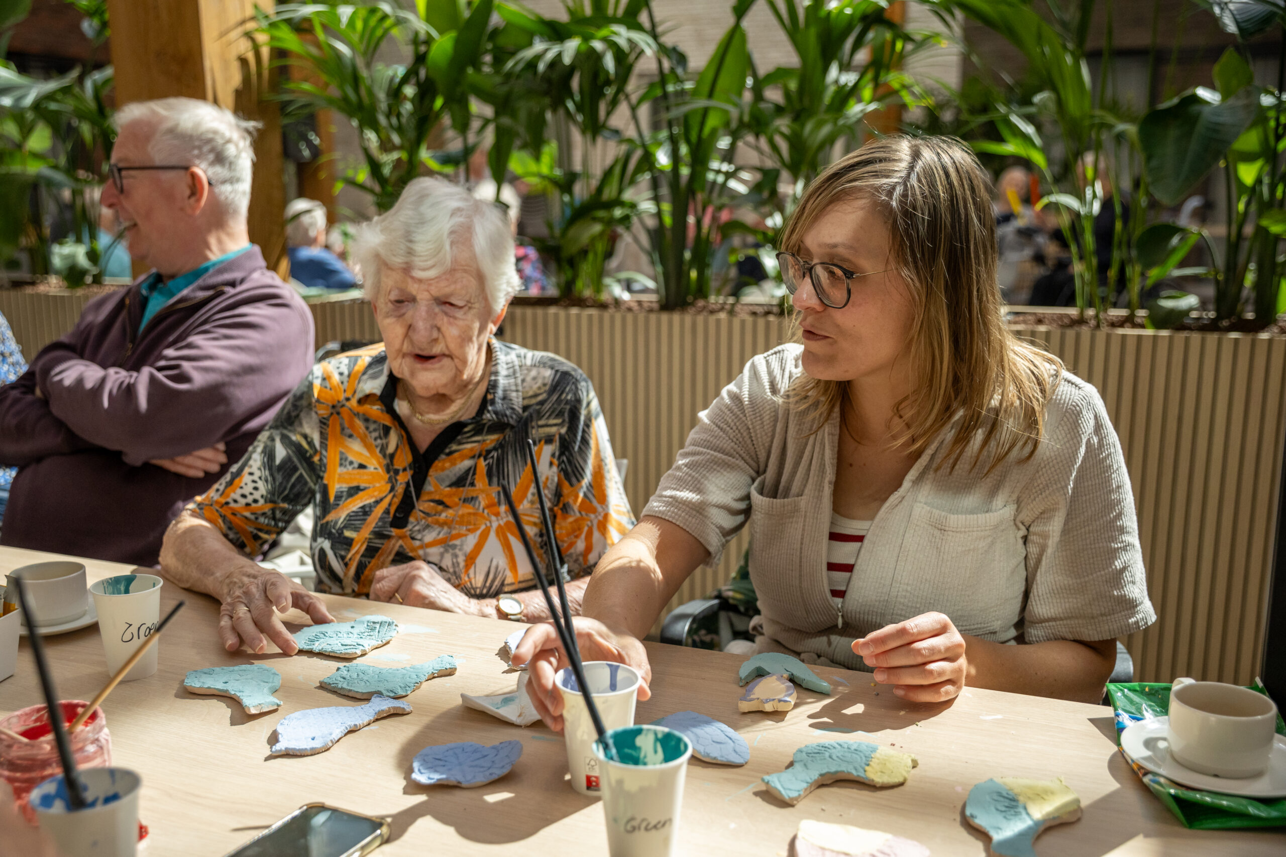 Katja uit Oost-Souburg blaast 100 kaarsjes uit