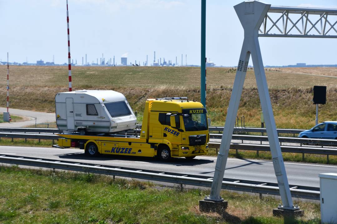 Westerscheldetunnel dicht door brandende caravan