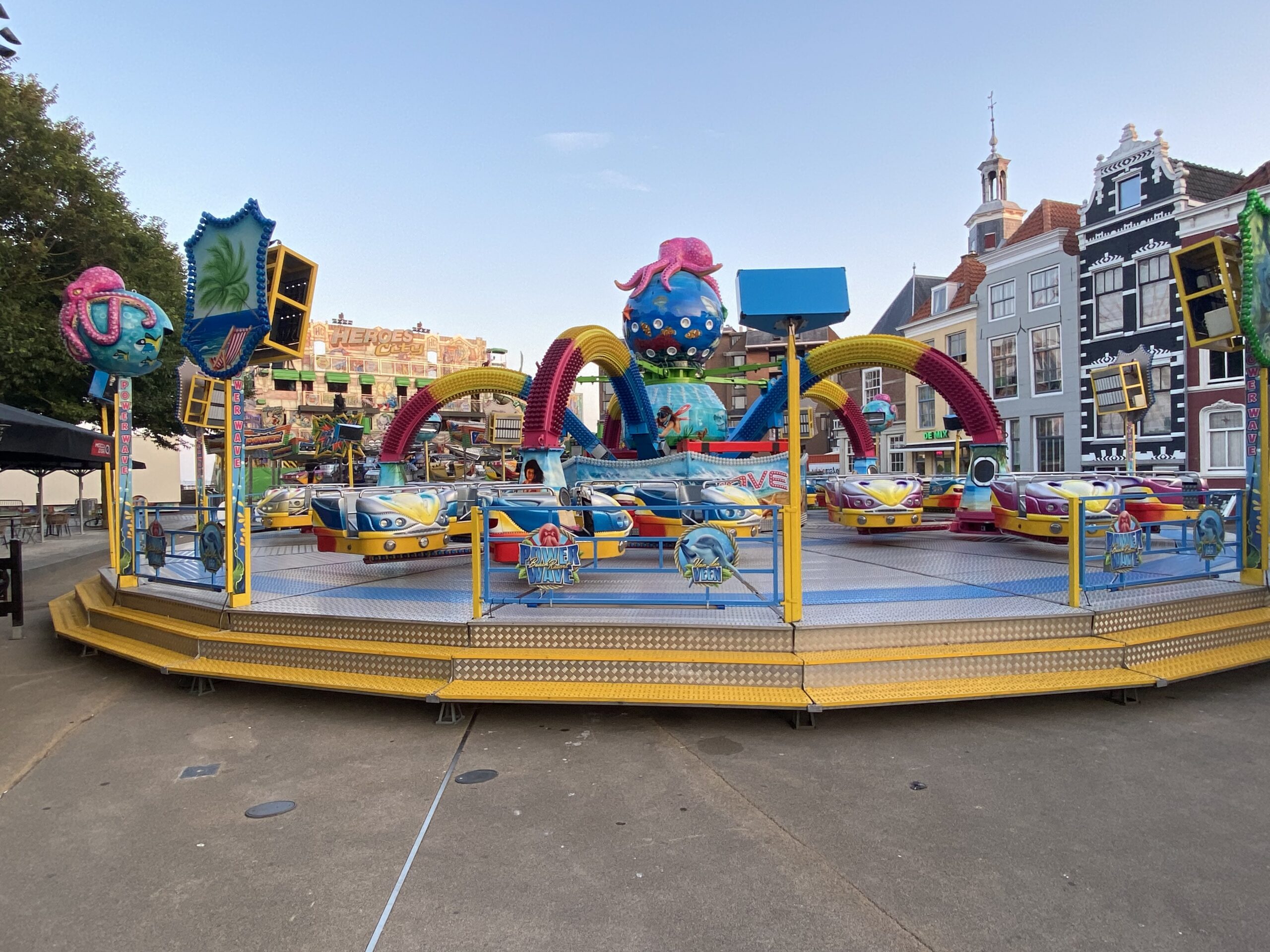 Man loopt met vleesmes over Vlissingse kermis