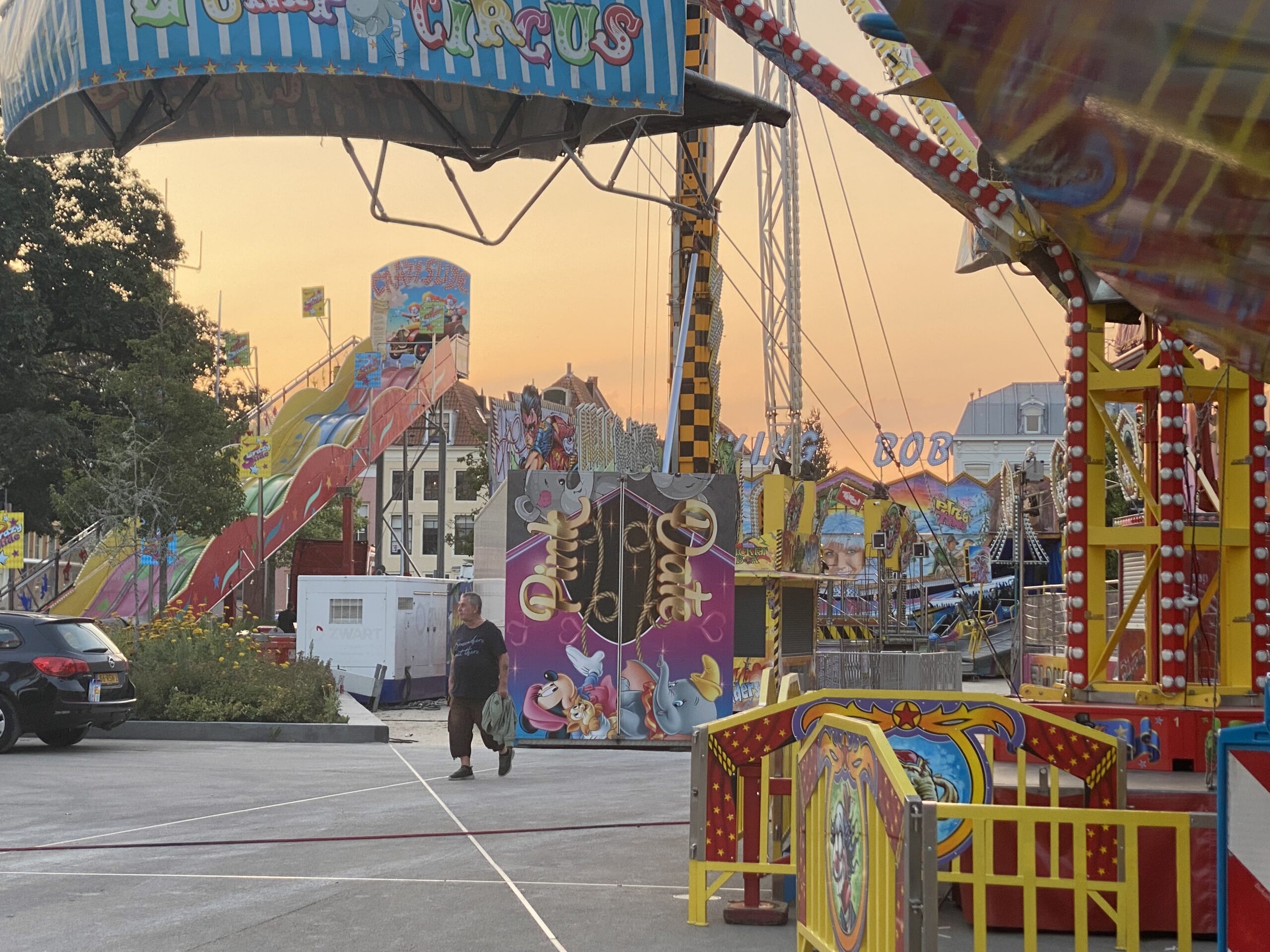 Dwalen over een nog lege kermis in Vlissingen