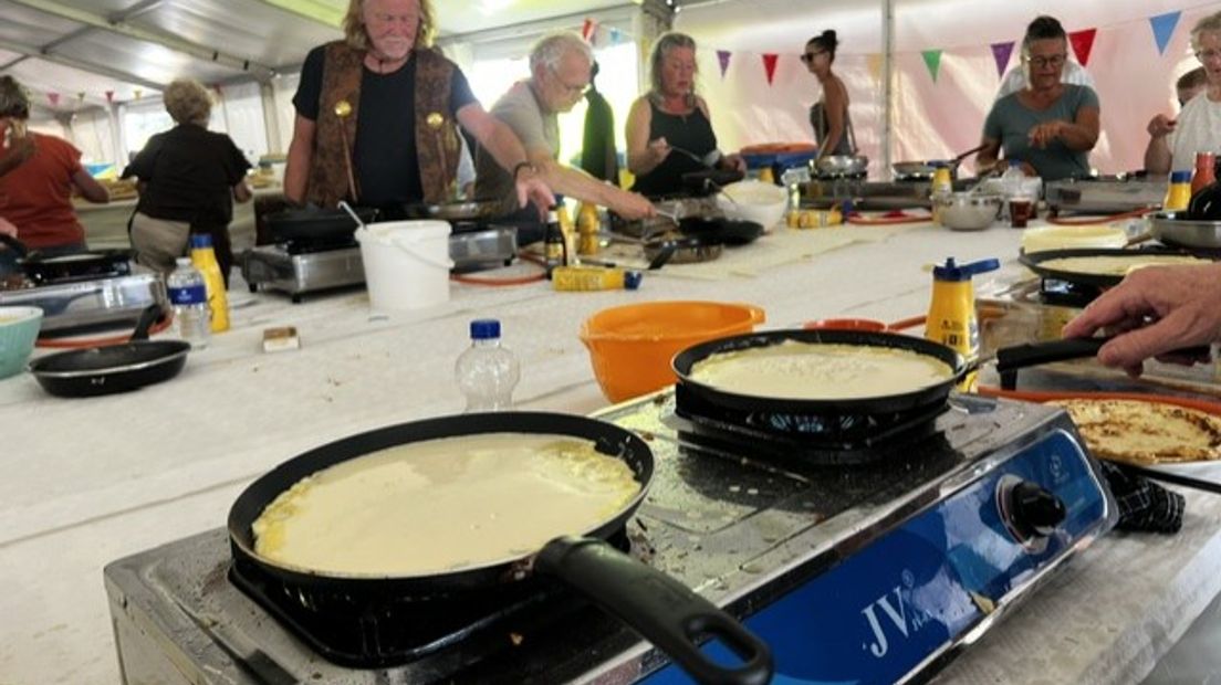 Massa pannenkoeken gebakken voor ‘t goede doel