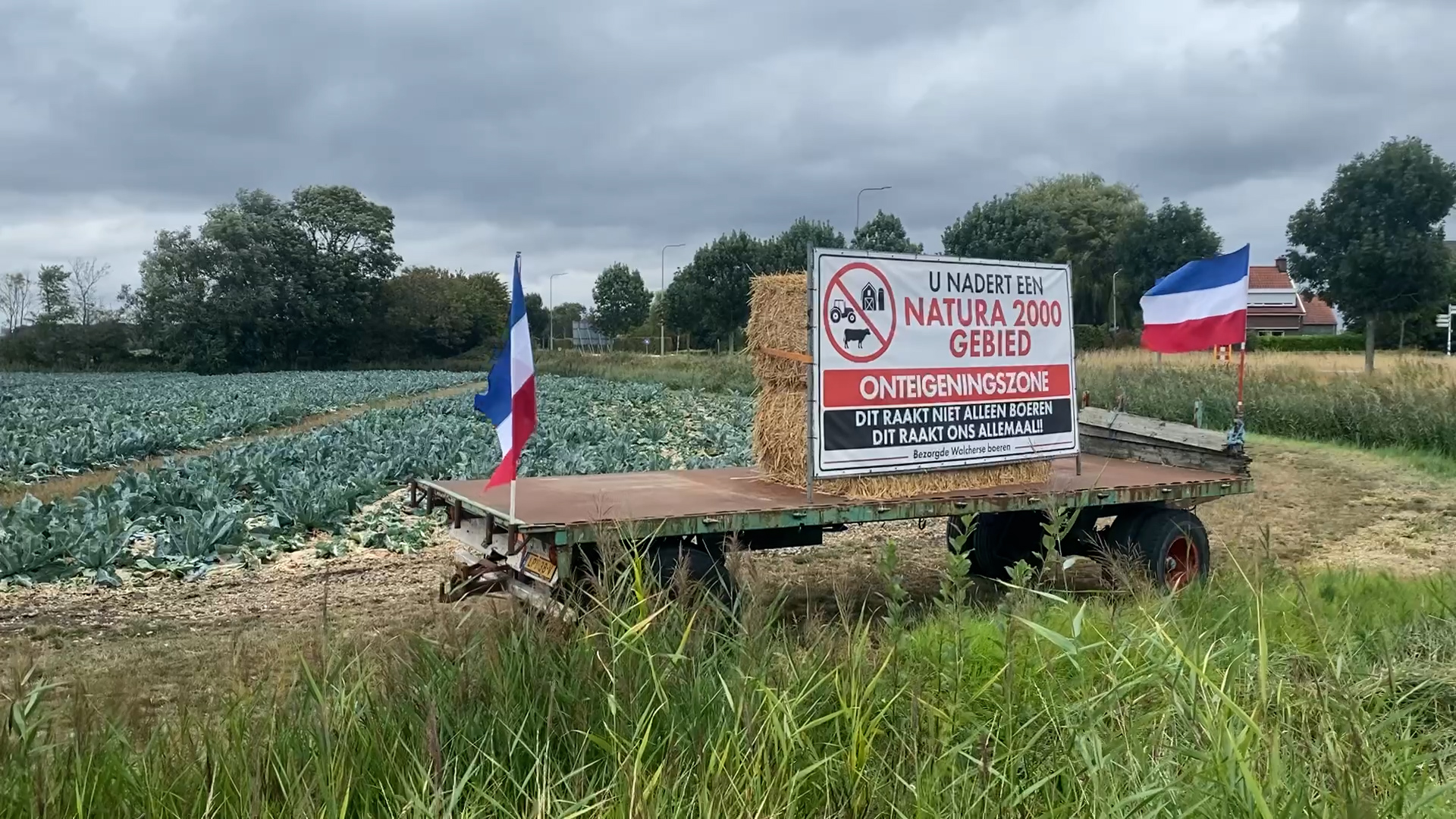 Omgekeerde vlaggen zijn terug in het landschap