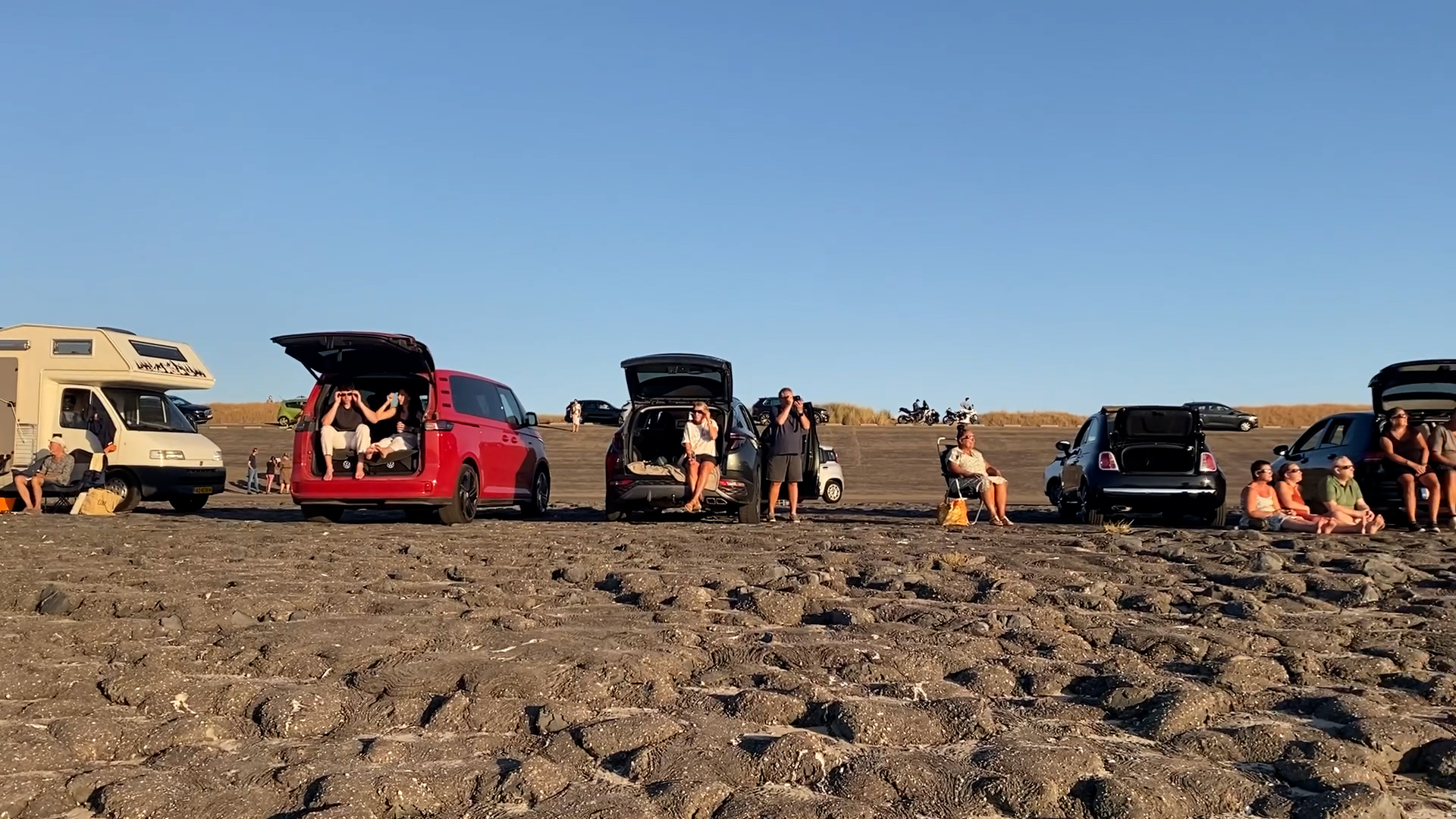 Eclips! Nog nooit was het zó druk op de zeedijk …