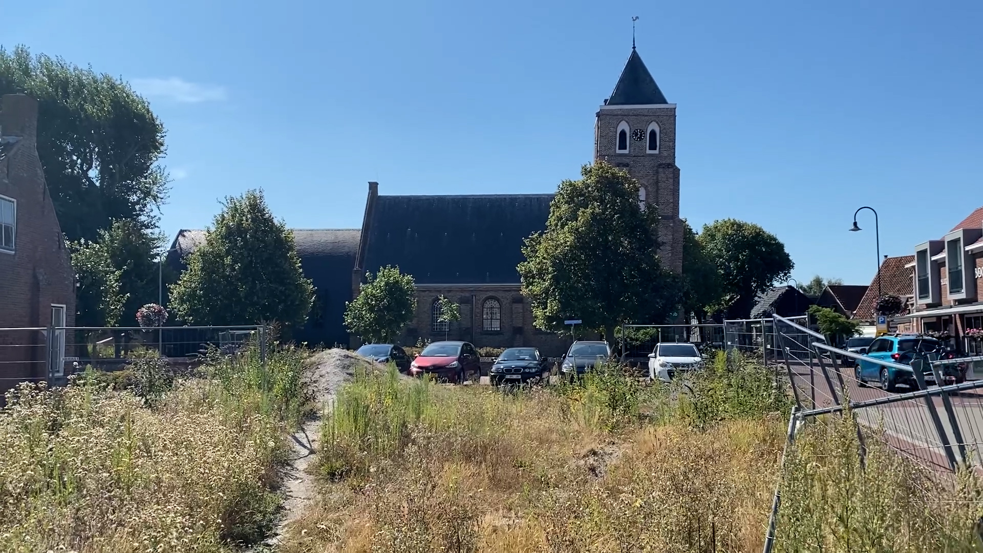 Verwilderd terrein ontsiert dorpshart Meliskerke