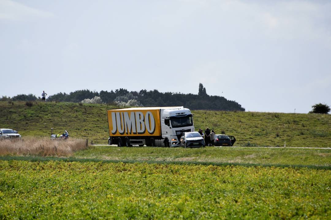 Flinke schade bij kop-staartbotsing N57 bij Serooskerke