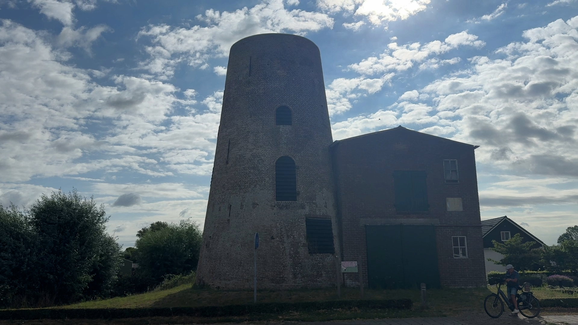 Haast geboden: Molen de Hoop ‘verzakt’