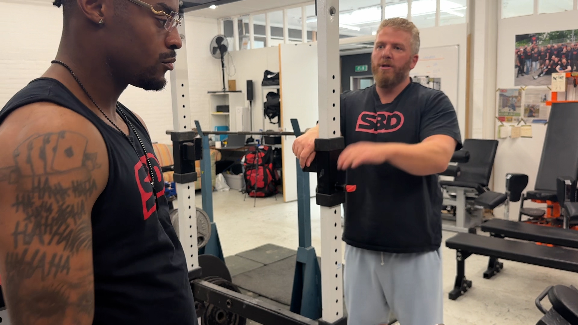 Joshua (23) timmert aan de weg in het powerliften