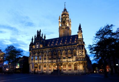 Foto oude stadhuis Middelburg avond