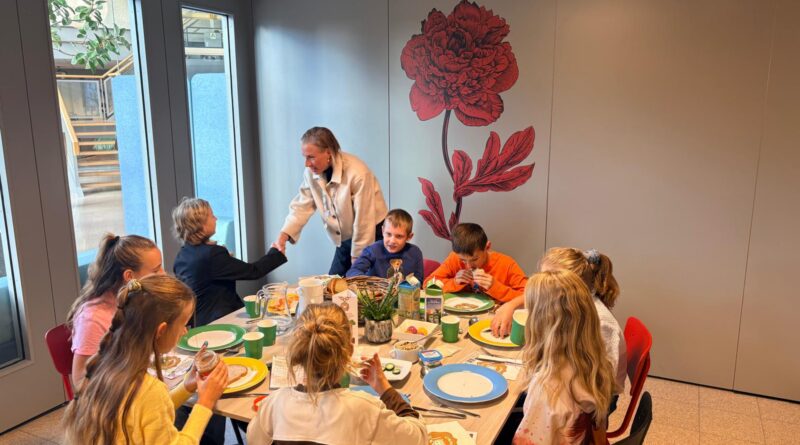 Leerlingen uit Biggekerke ontbijten met burgemeester