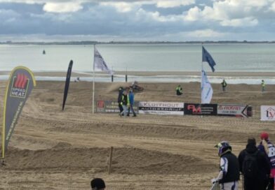 Winderige strandcross in Vlissingen