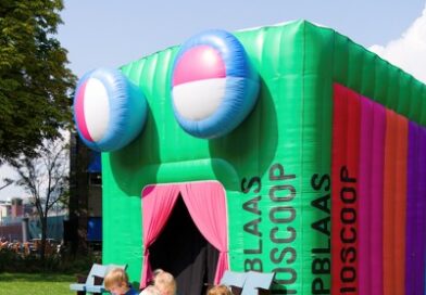 Opblaasbioscoop on tour in Middelburg